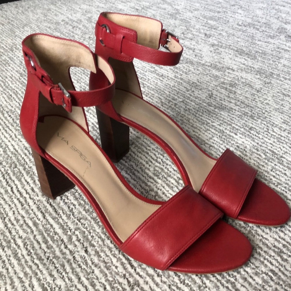 Women’s Via Spiga buckled sandals